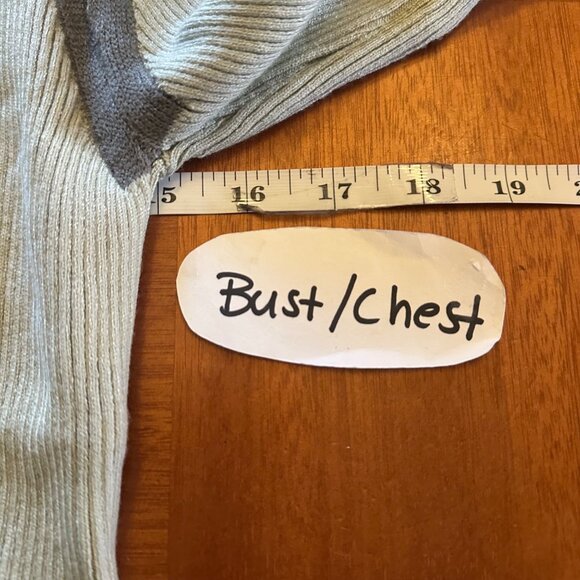 Ribbed Sage Green Button-Down Cardigan With Cutout Shoulder Detail S - Picture 5 of 6